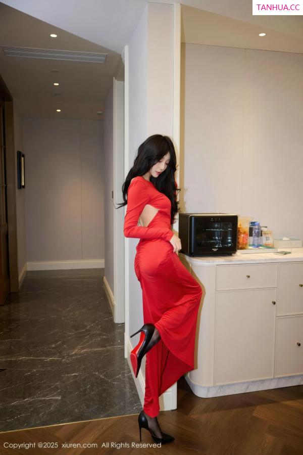 玥儿玥  [XiuRen]高清写真图 2025.12.29 No.11169 玥儿玥er 超薄黑丝第17张图片